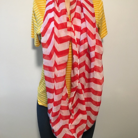 None Other - Cross pattern scarf color red and white